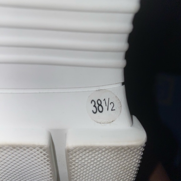 Gucci white and silver Flashtrek sneakers💕 - Picture 11 of 14